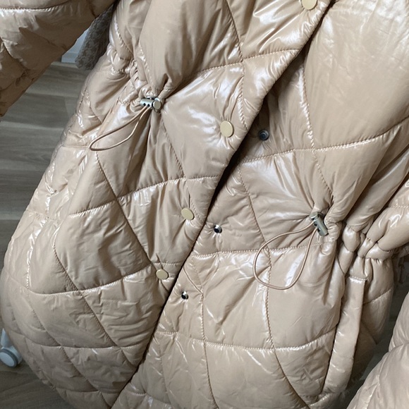 Lightweight Puffer coat 🧥 - Picture 3 of 7
